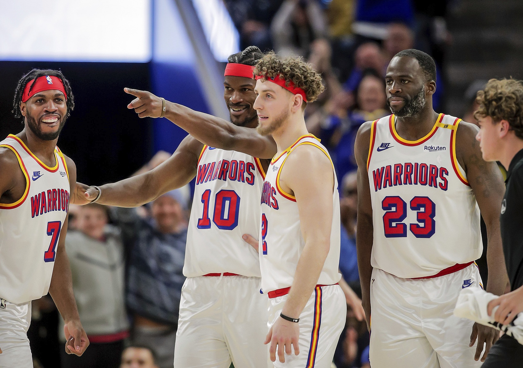 还是拿下！库里第三节伤退&巴特勒末节11投1中 勇士仍然击败猛龙 缩略图