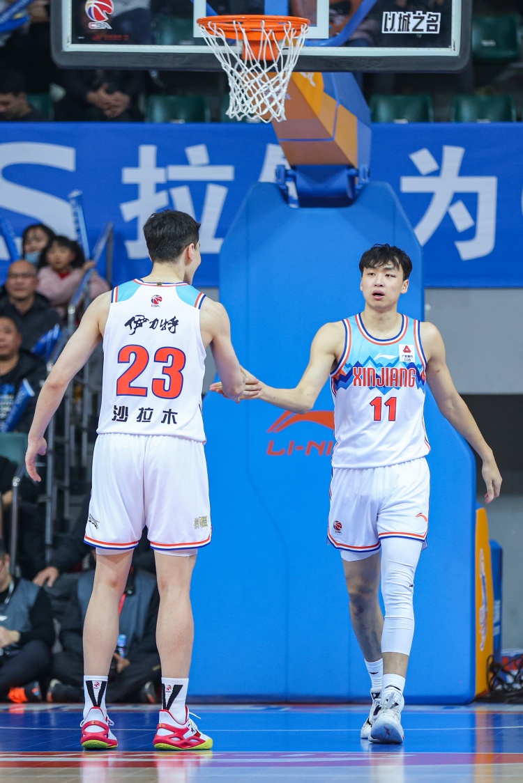 背水一战！媒体人：缺席G2的阿不都沙拉木和齐麟 今晚G3都将复出 缩略图