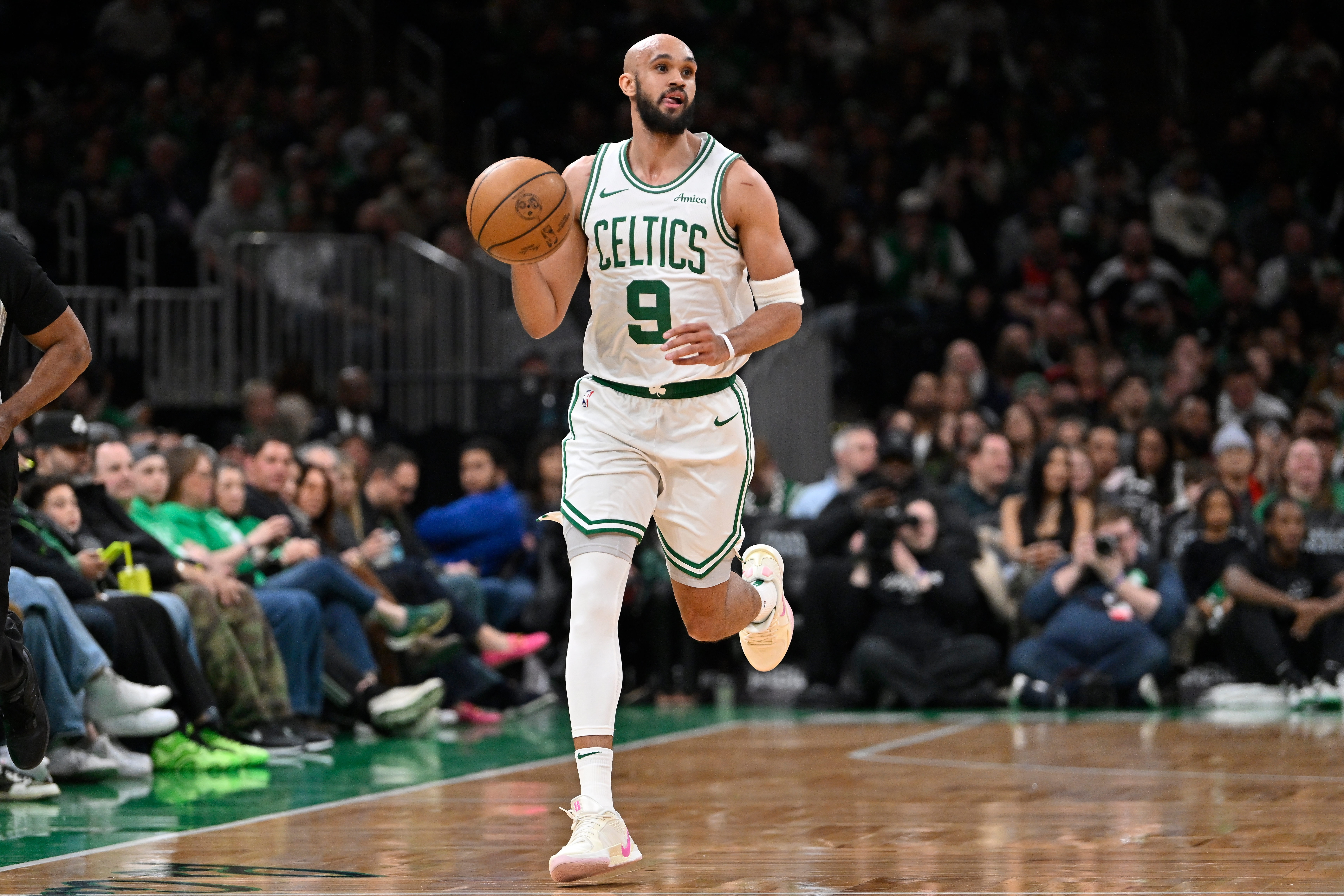 优质后场！怀特赛季场均16.4分4.5板4.8助0.9断1.1帽 缩略图