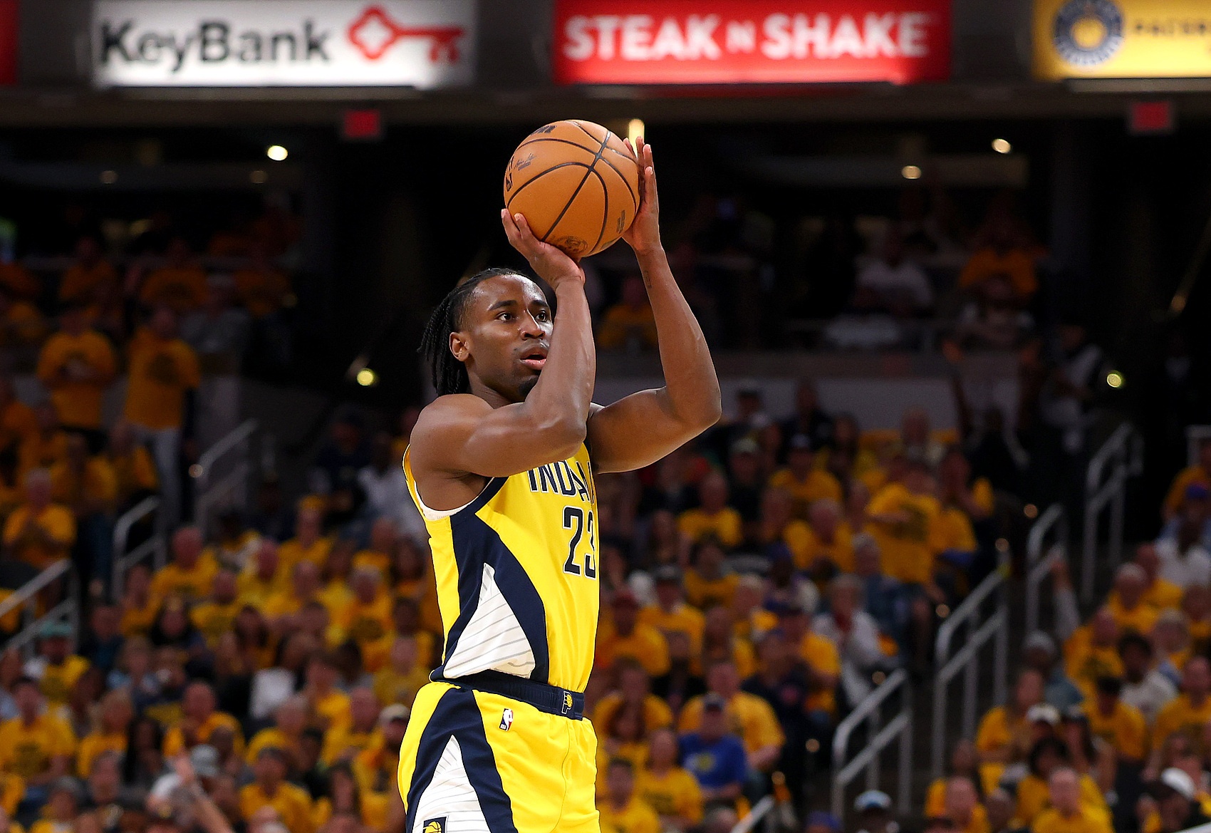 外线有谱！内史密斯东决场均13.2分4篮板 三分命中率高达54% 缩略图