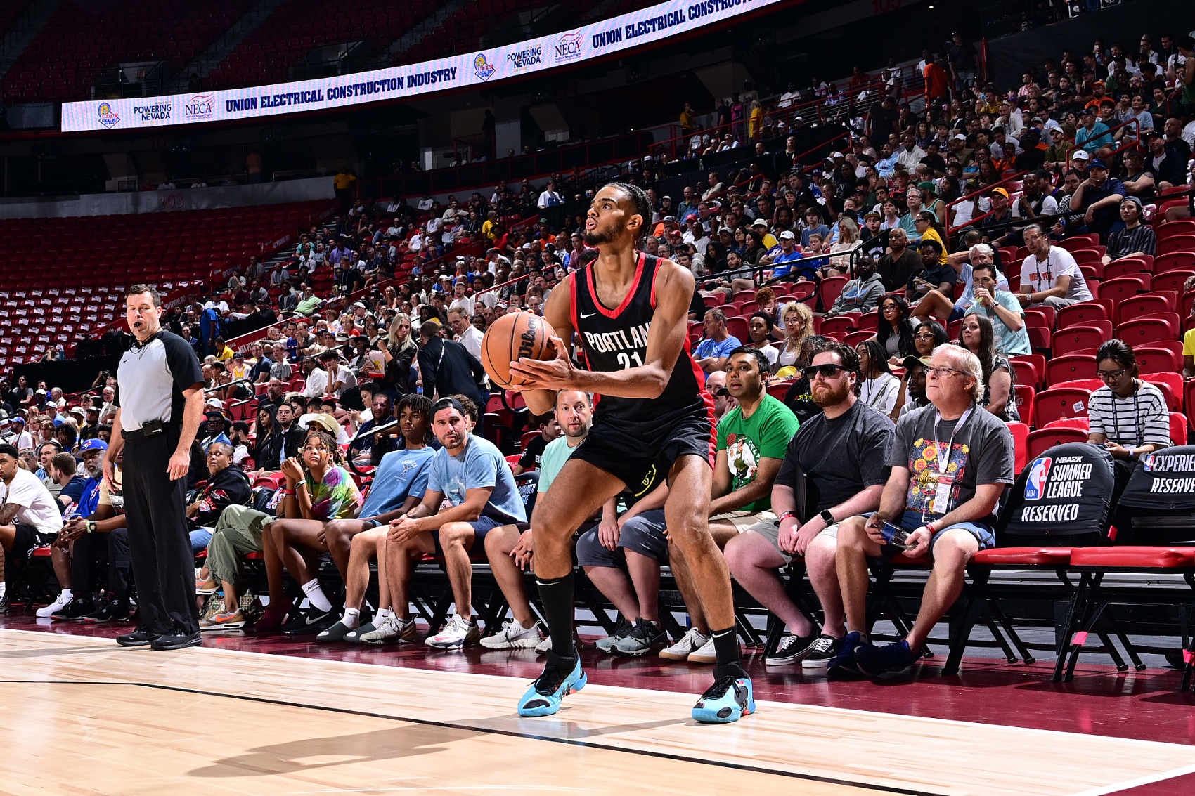 进攻无解！吕佩尔12中9&4记三分高效砍下24分3板1助2断 正负值+27 缩略图